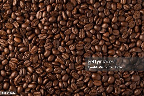 coffee beans background - grain de café photos et images de collection