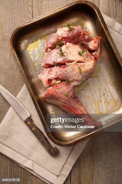 preparing a leg of lamb - lamb roast fotografías e imágenes de stock