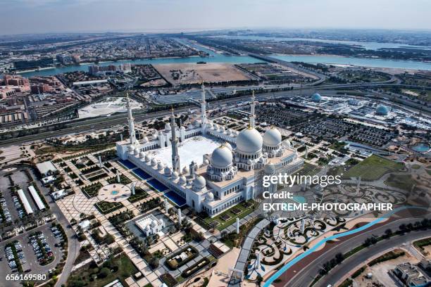 sheikh zayed mosque in abu dhabi - sheikh zayed grand mosque stock pictures, royalty-free photos & images