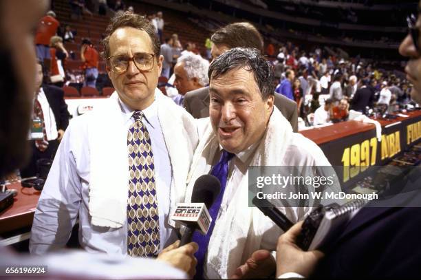 Jerry Reinsdorf Bulls Photos and Premium High Res Pictures - Getty Images