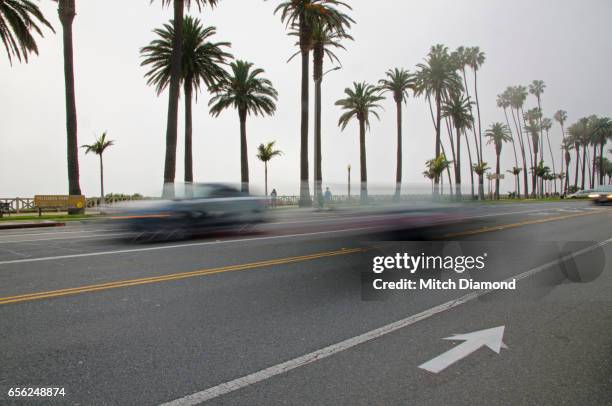 cars in the santa monica evening fog - palisades park santa monica stock pictures, royalty-free photos & images