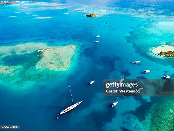 antigua and barbuda, west indies, antigua, green island, green bay, maxi yacht - antigua and barbuda foto e immagini stock