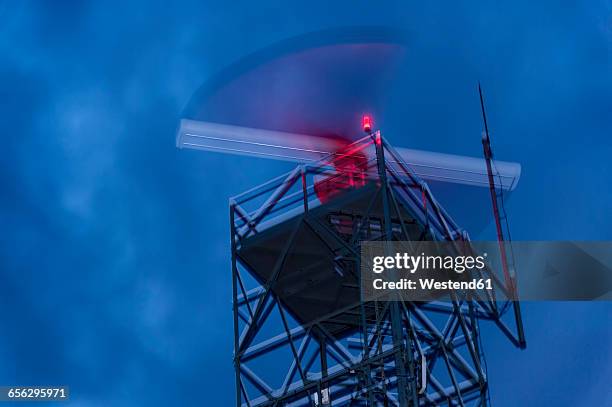 radar station, weather radar at night - weather radar stock pictures, royalty-free photos & images
