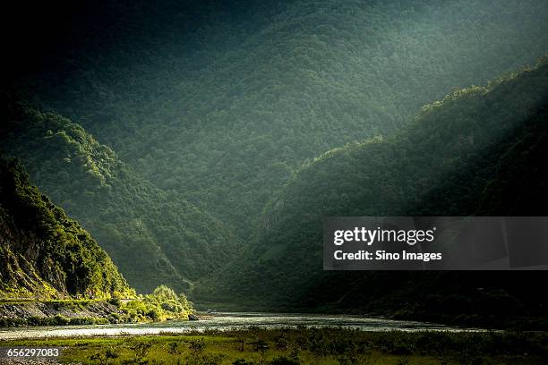 the yalu river - china india border stock-fotos und bilder