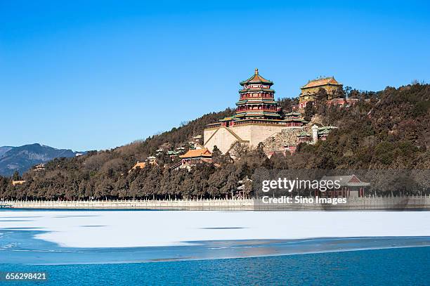 the summer palace in winter - summer palace beijing stock pictures, royalty-free photos & images