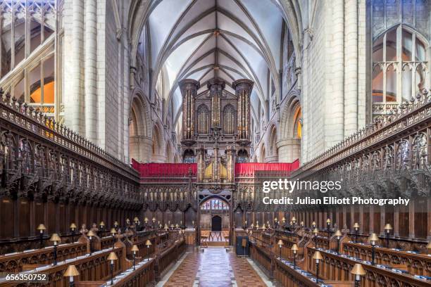 the choir inside gloucester cathedral. - グロスター大聖堂 ストックフォトと画像