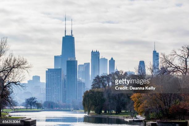 hazy chicago skyline beyond the lagoon - chicago illinois skyline stock pictures, royalty-free photos & images