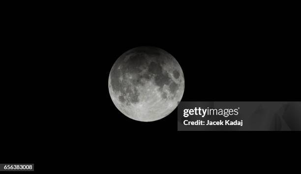 moon partial eclipse - immagini in sequenza foto e immagini stock
