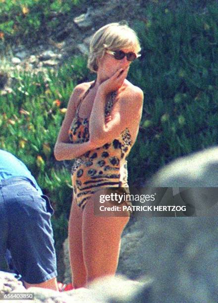 La princesse de Galles Lady Diana, patiente dans le petit port de la somptueuse propriete que possede son ami, le cheik Al Fayed a Saint-Tropez,...