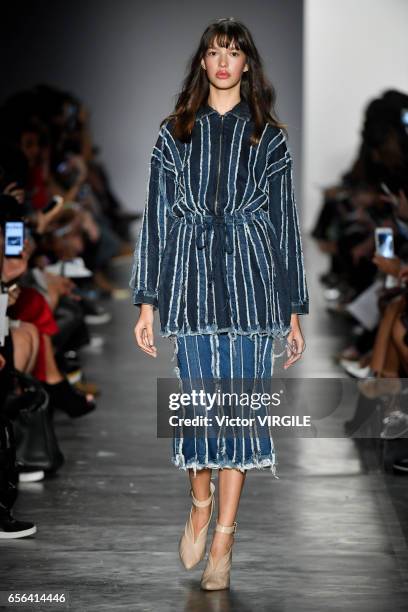 Model walks the runway during Fabiana Milazzo fashion show as part of Sao Paulo Fashion Week Summer 2017 on March 15, 2017 in Sao Paulo, Brazil.