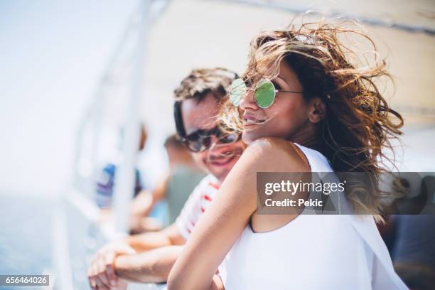 クルーズ船でカップル旅行 - ferry ストックフォトと画像