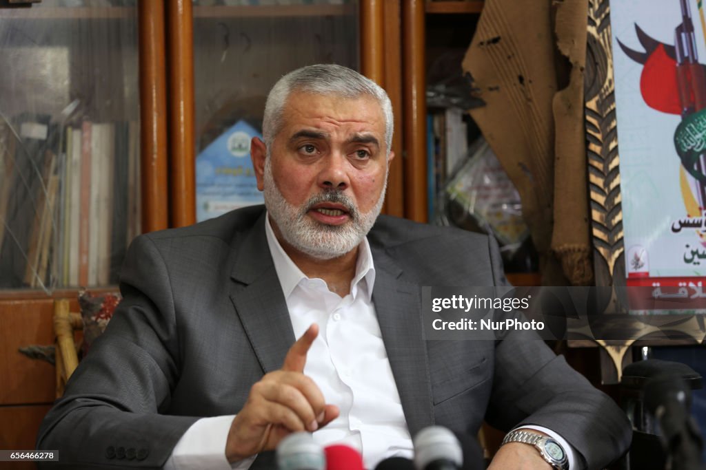 Senior political Hamas leader Ismail Haniya visits the family of Sheikh Ahmed Yassin