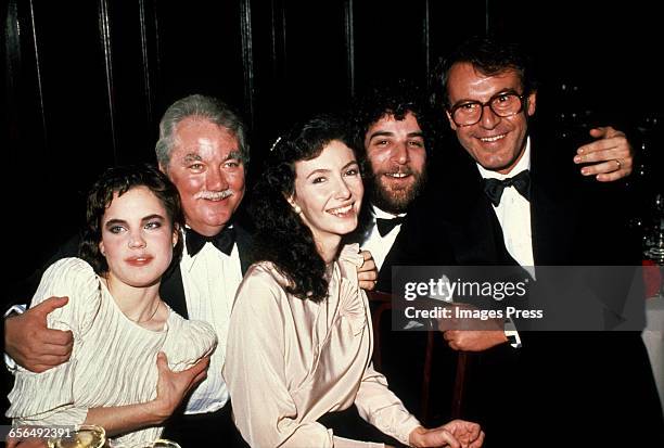 Elizabeth McGovern, unidentified actor, Mary Steenburgen, Mandy Patinkin and Director Milos Forman circa 1981 in New York City.