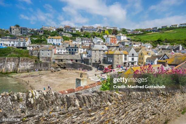 port isaac harbourfront from roscarrock hill - port isaac fotografías e imágenes de stock