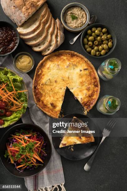 overhead shot of meat quiche and salad for dinner. - torta salgada imagens e fotografias de stock