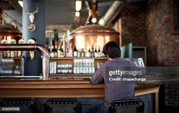 la barra de manning - un solo hombre fotografías e imágenes de stock