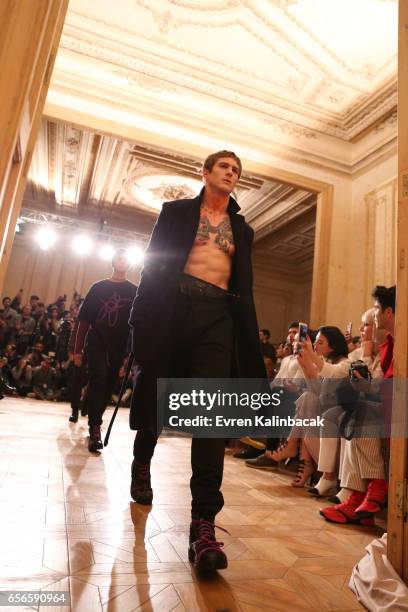 Models walk the runway at the Brand Who show during Mercedes-Benz Istanbul Fashion Week March 2017 at Grand Pera on March 22, 2017 in Istanbul,...