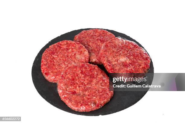 4 burgers on a black plate - hamburguesa stock-fotos und bilder