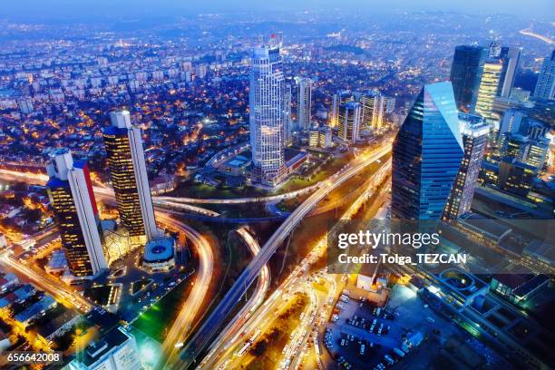 vista aérea de estambul iluminada por la noche - estambul fotografías e imágenes de stock