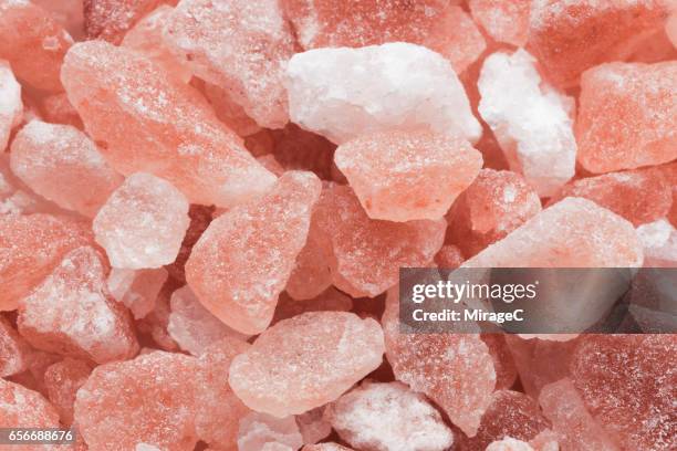 himalayan pink rock salt - himalayan salt stock-fotos und bilder