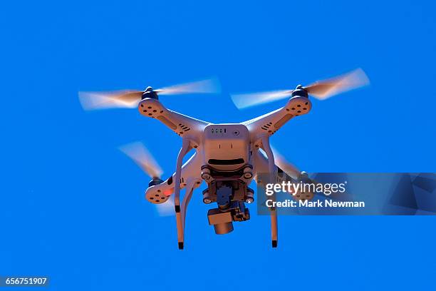 recreational drone quadcopter - drone stockfoto's en -beelden