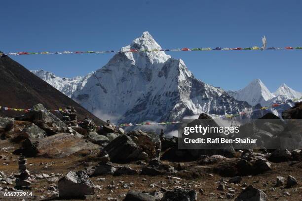 thokla pass himalaya - summit view cemetery stock pictures, royalty-free photos & images