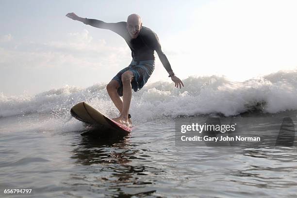 happy senior man surfing - gary balance foto e immagini stock