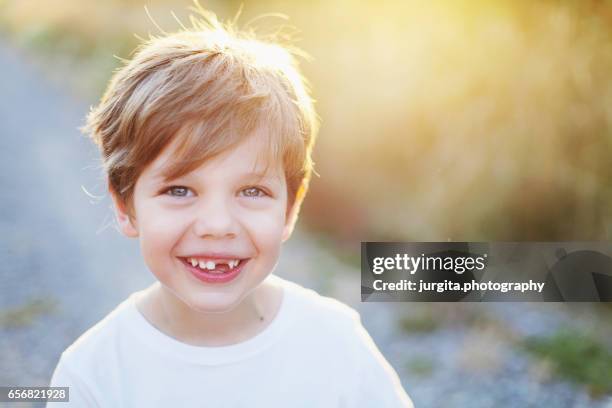 toothless smile - boy young cute stock-fotos und bilder