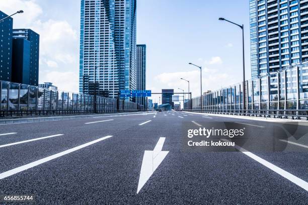 urban road - wide arrow stock pictures, royalty-free photos & images