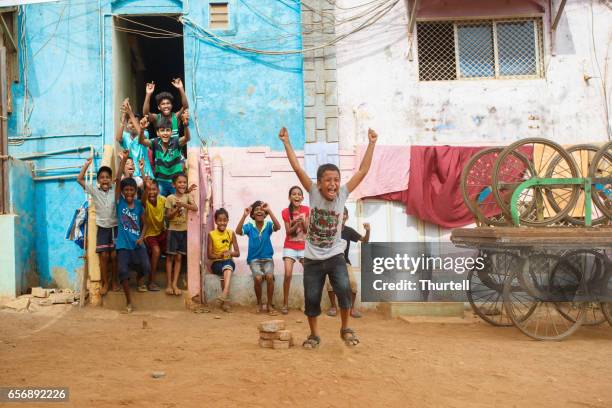 playing cricket in the street, mumbai, india - mumbai slum stock pictures, royalty-free photos & images