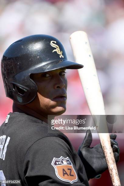 Everth Cabrera of the Chicago White Sox waits on deck against the Los Angeles Angels of Anaheim at Tempe Diablo Stadium on March 19, 2017 in Tempe,...