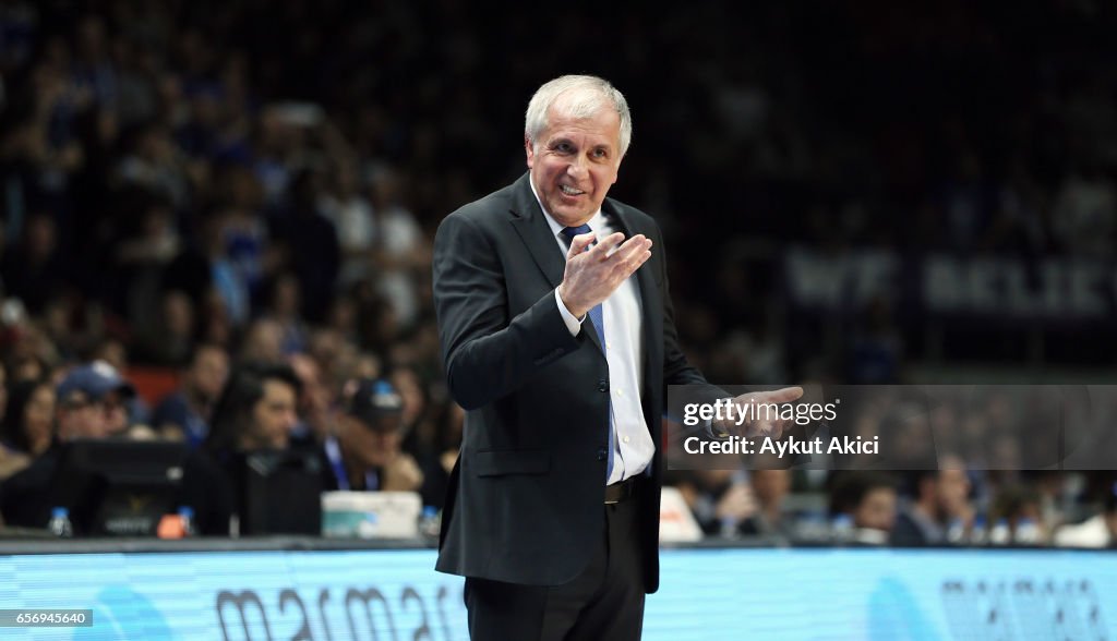 Anadolu Efes Istanbul v Fenerbahce Istanbul 2016/2017 Turkish Airlines EuroLeague