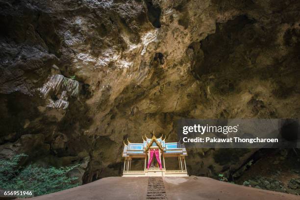 phraya nakhon cave, thailand - phraya nakhon cave stockfoto's en -beelden