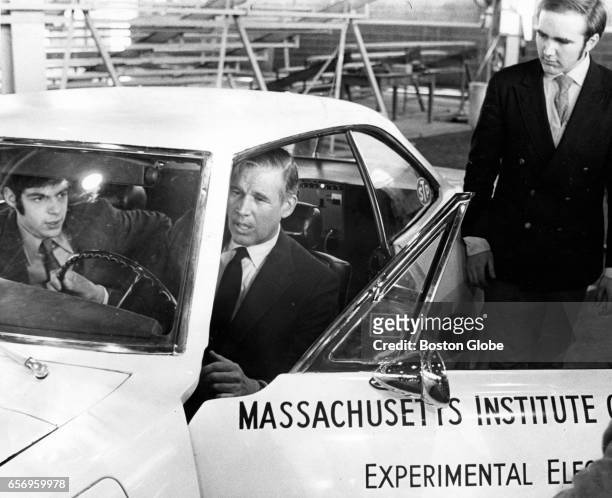 Gov. Francis Sargent sits in the driver s seat of an experimental electric car dubbed Tech II that MIT students David A. Saar, left, and William W....