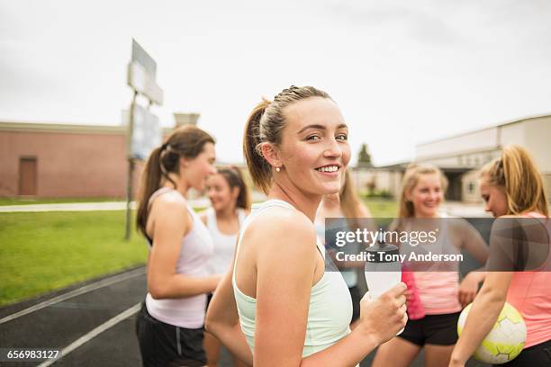 young women athletes on school track - sólo chicas adolescentes fotografías e imágenes de stock