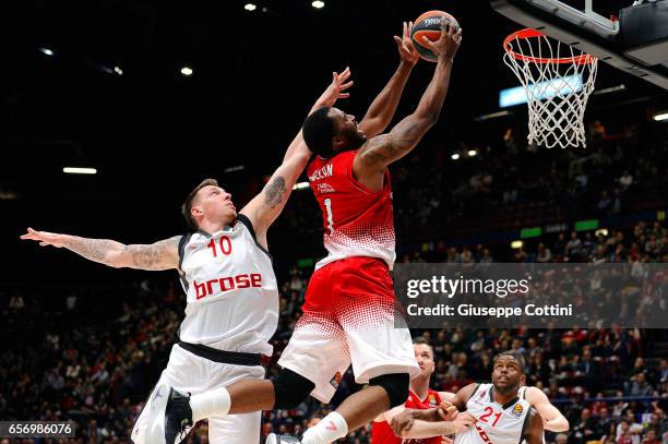 Jamel McLean, #1 of EA7 Emporio Armani Milan competes with Daniel Theis, #10 of Brose Bamberg during the 2016/2017 Turkish Airlines EuroLeague...