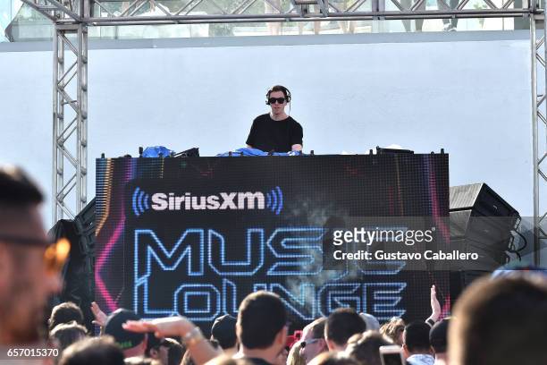 Hardwell performs at the SiriusXM Music Lounge at 1 Hotel South Beach on March 23, 2017 in Miami, Florida.