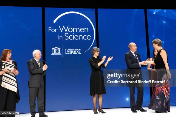 Laureate for Latin America, Professor Maria Teresa Ruiz , Christian Amatore, Assistant Director-General for Natural Sciences, Doctor Flavia Schlegl,...