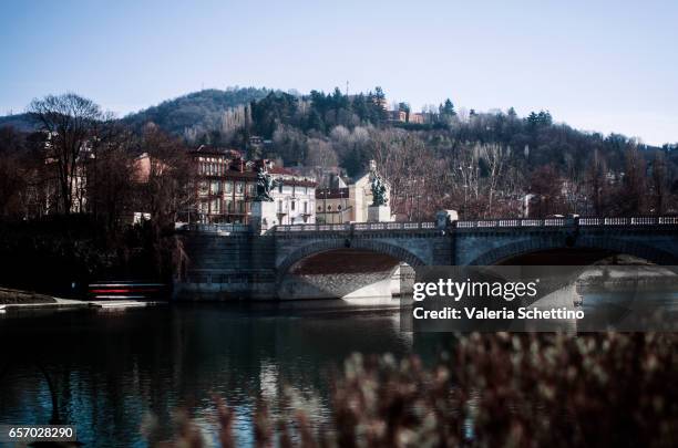 po river,umberto i bridge, turin, piedmont, italy, europe - struttura edile - fotografias e filmes do acervo