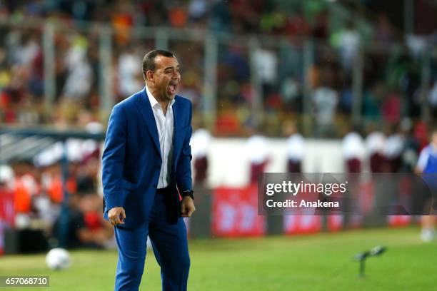 Rafael Dudamel coach of Venezuela gives instructions to his players during a match between Venezuela and Peru as part of FIFA 2018 World Cup...