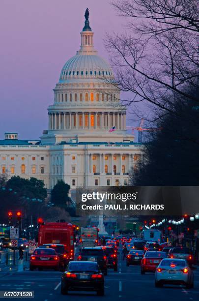 Capitol is seen at sunset on March 23, 2017 in Washington. / AFP PHOTO / PAUL J. RICHARDS