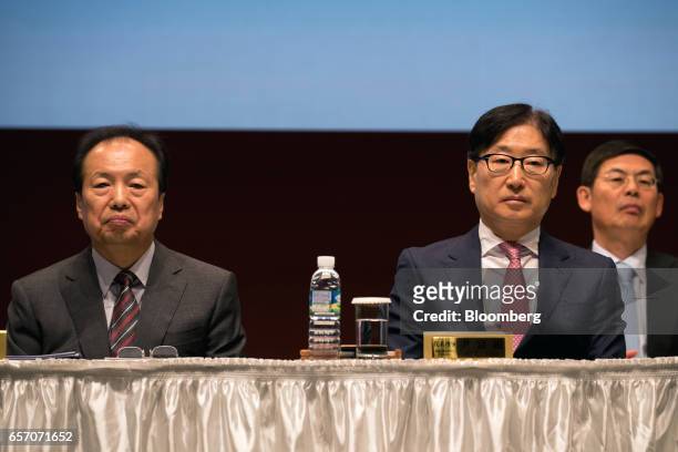 Kwon Oh-Hyun, co-vice chairman and co-chief executive officer of Samsung Electronics Co., speaks during the company's annual general meeting at the...
