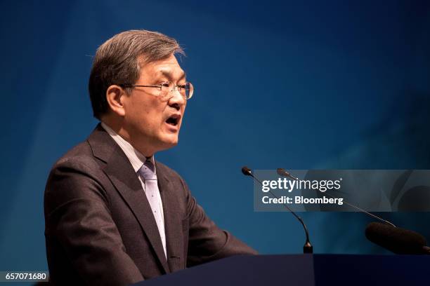 Kwon Oh-Hyun, co-vice chairman and co-chief executive officer of Samsung Electronics Co., speaks during the company's annual general meeting at the...