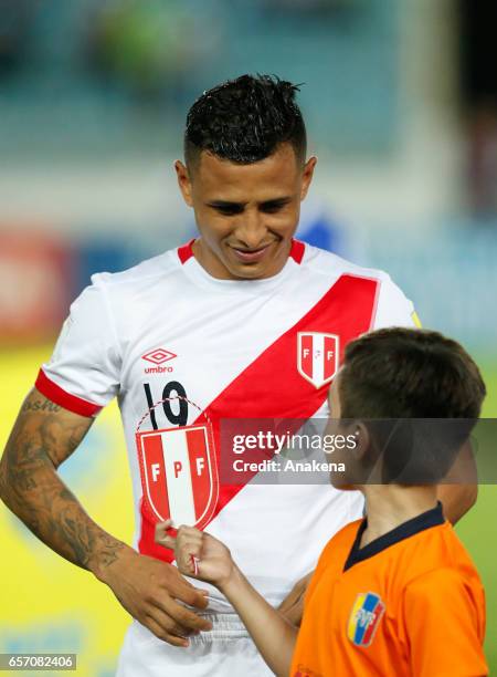 Yoshimar Yotun talks to a kid prior a match between Venezuela and Peru as part of FIFA 2018 World Cup Qualifiers at Monumental de Maturin Stadium on...