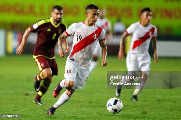 Yoshimar Yotun of Peru drives the ball during a match between Venezuela and Peru as part of FIFA 2018 World Cup Qualifiers at Monumental de Maturin...