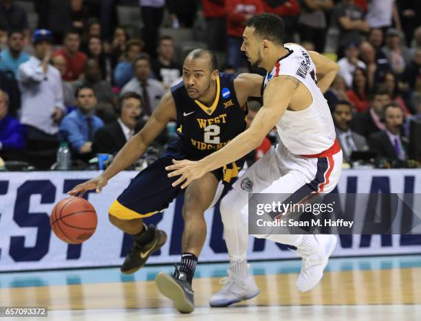 Jevon Carter of the West Virginia Mountaineers is defended by Nigel Williams-Goss of the Gonzaga Bulldogs during the 2017 NCAA Men's Basketball...