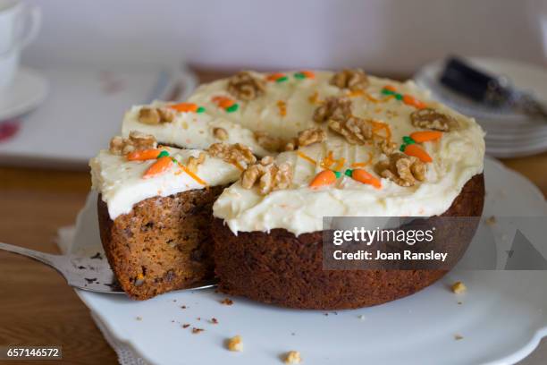 carrot cake - carrot cake stock pictures, royalty-free photos & images