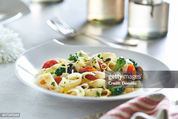 fettuccine pasta - comida sana ストックフォトと画像