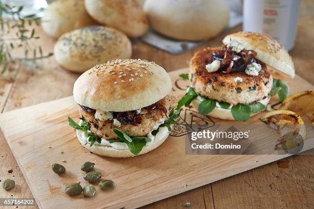 salmon burger - hecho en casa stock pictures, royalty-free photos & images