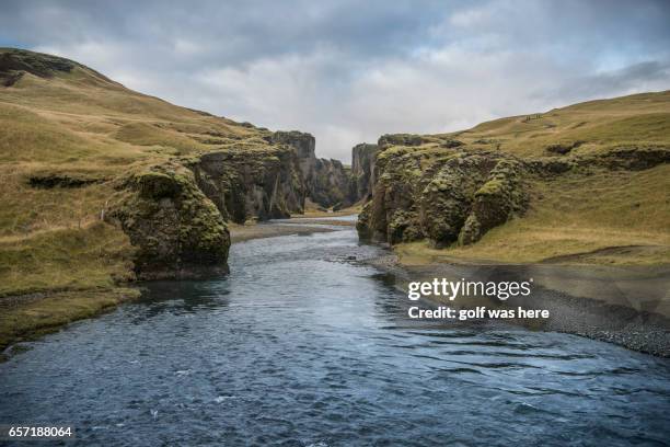 the fjadrargljufur canyon. iceland. - canyon photos et images de collection